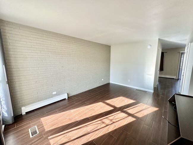 Building Photo - 131 S Cooper Rd