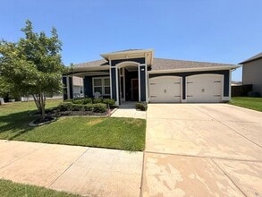 Building Photo - 616 Timberwood Dr