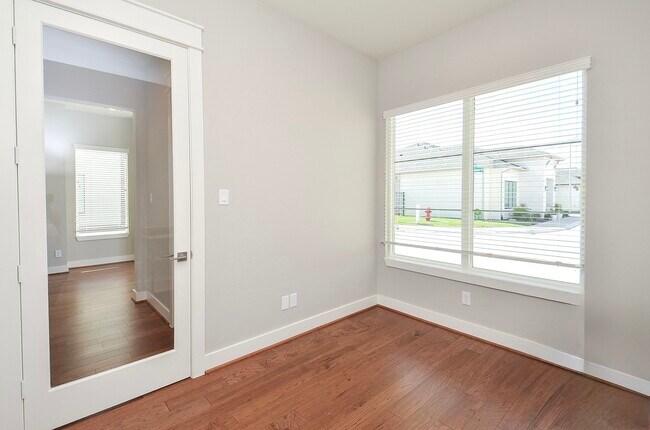 Building Photo - 18526 Bridgeway Ln