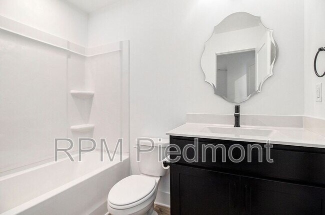 Building Photo - 205 Firefly Cir
