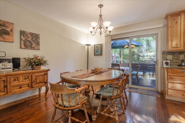 Building Photo - Lake Forest 3 Bedroom Ski Lease