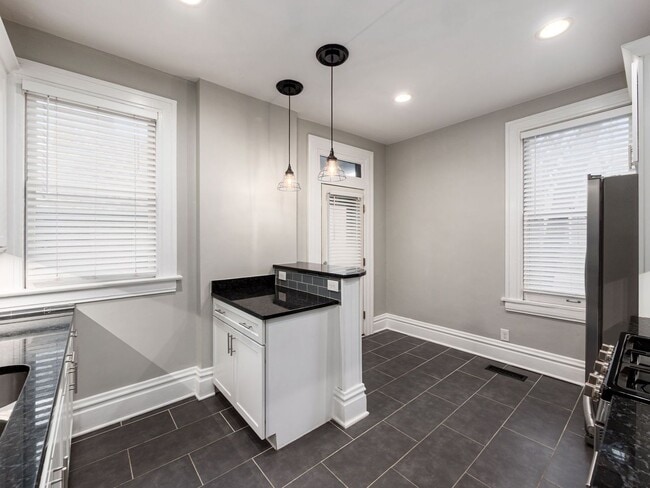 Building Photo - Central German Village Location!