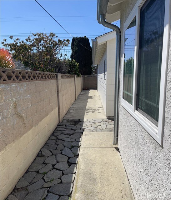 Building Photo - 5072 Edinger Ave