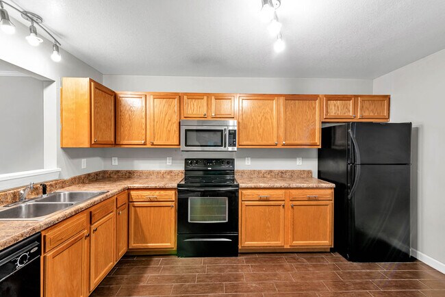 Building Photo - 300 Streamwood Dr