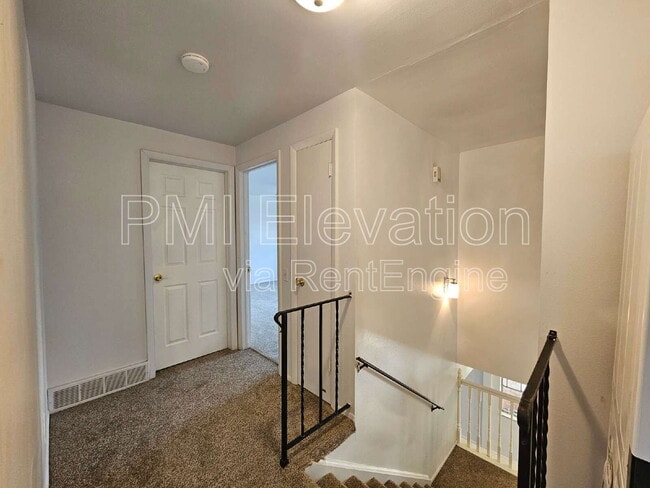 Building Photo - 6824 S Willow St