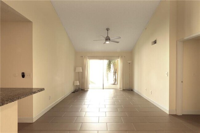 Building Photo - 2640 S University Dr