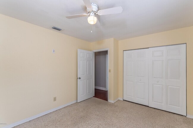 Building Photo - 136 Valencia Dr