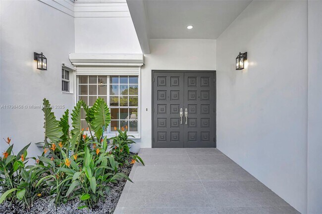 Building Photo - 6841 SW 71st Ave
