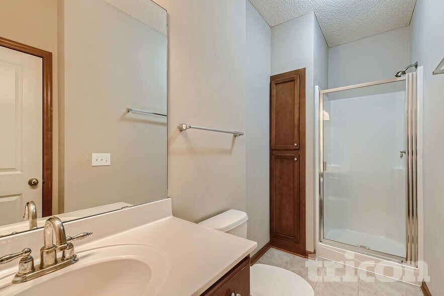 Building Photo - 7712 Lachman Ave NE