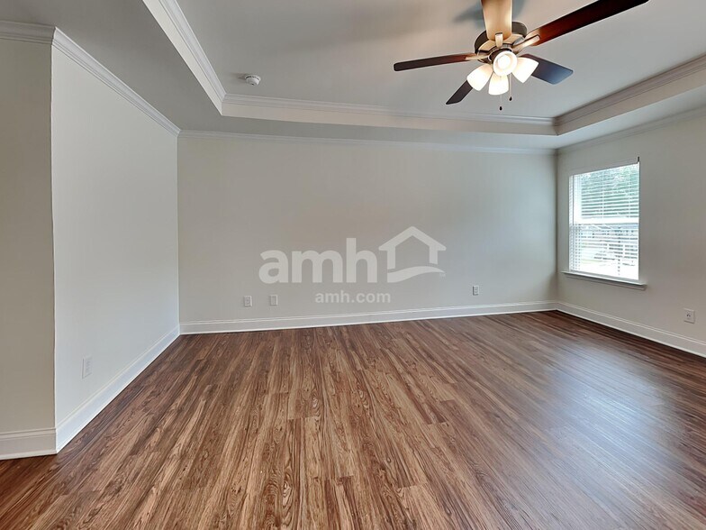 Building Photo - 600 Lk Vis Ct