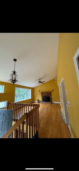 Building Photo - 76 Groton Rd