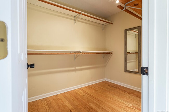 Building Photo - 187 Lovers Ln