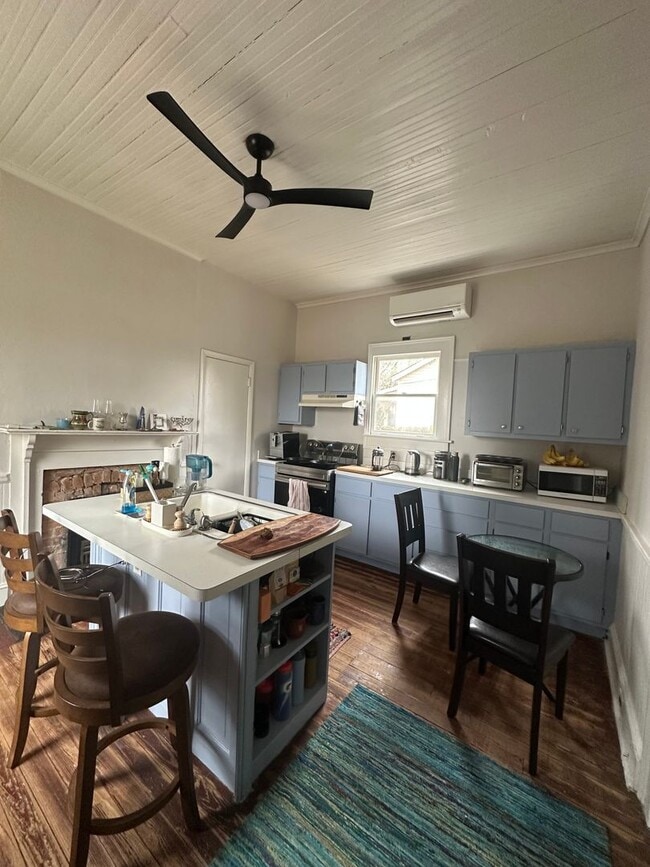 Building Photo - Shotgun Home in the Boulevard Neighborhood - Move in date June 1st, 2026