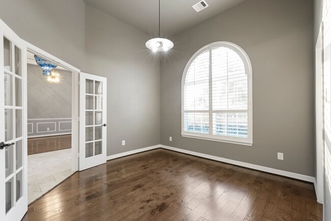 Building Photo - Stunning 4-bed, 4-bath Home in Auburn Lakes community!