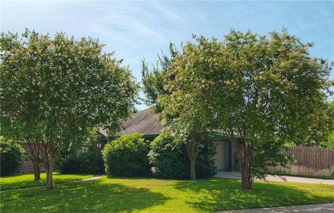 Building Photo - 1400 Front Royal Dr