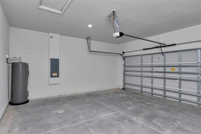 Building Photo - 7911 N Pocono Dr