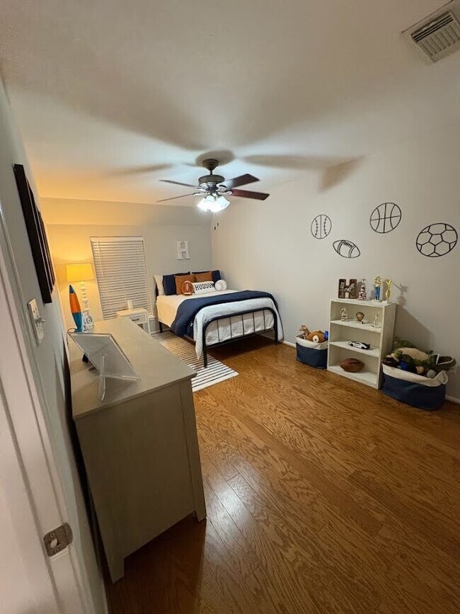 Building Photo - 13078 Trail Hollow Dr