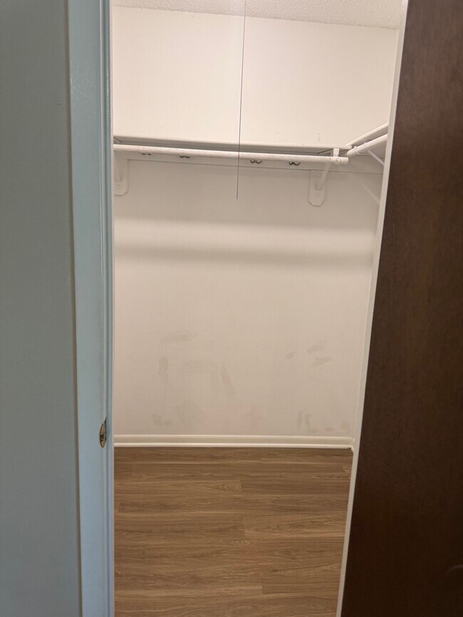 Master closet - 4202 Enden Ln