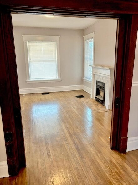 Building Photo - 356 E 20th Ave