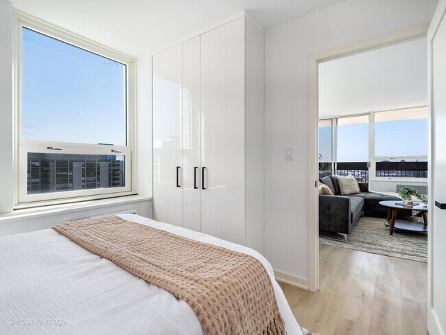 Building Photo - 1455 N Sandburg Terrace