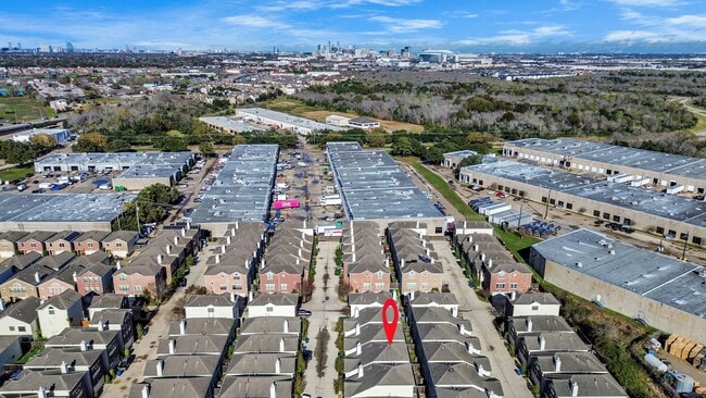 Building Photo - 3627 Main Plaza Dr