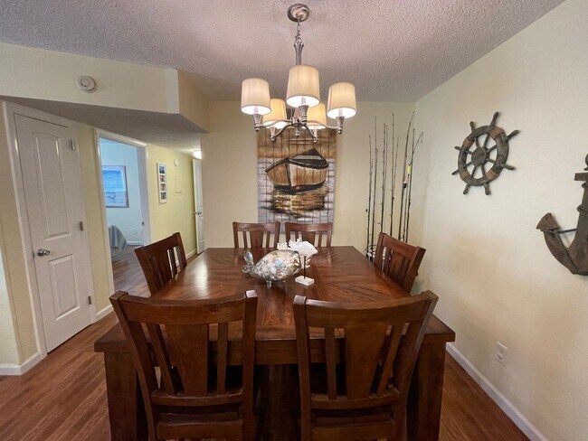 Building Photo - 2100 W Beach Drive