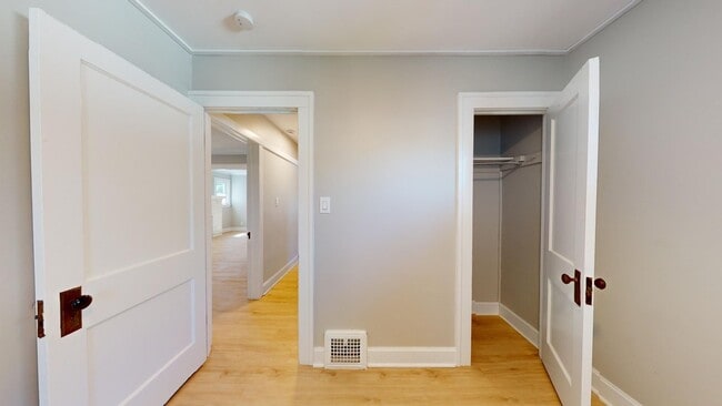 Building Photo - For August Move-In - West Blvd Area - 2 Bedroom Single Family Home