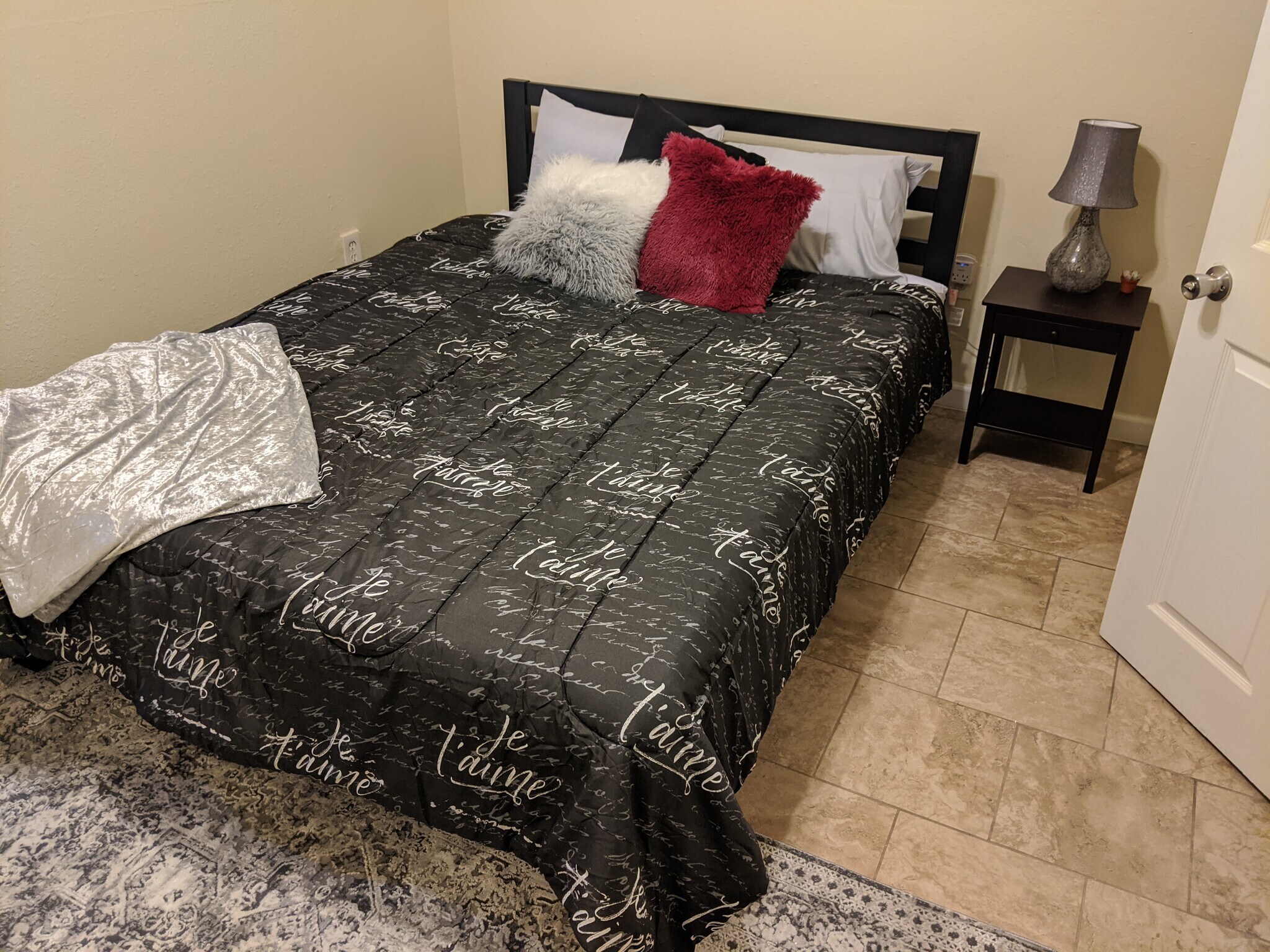 First bedroom, queen bed - 2733 Amelia St