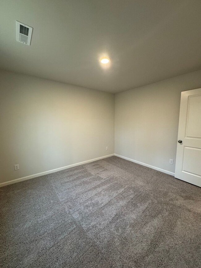 Building Photo - Newer 4BR 2.5BA Home!