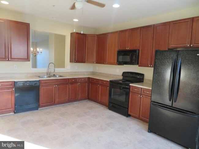 Building Photo - 3700 Bedford Dr