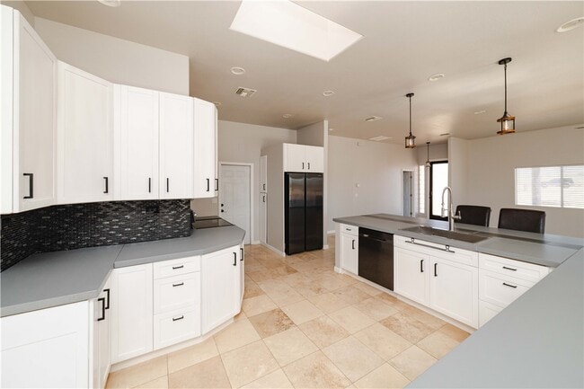 Building Photo - 10563 N Garrett Dr
