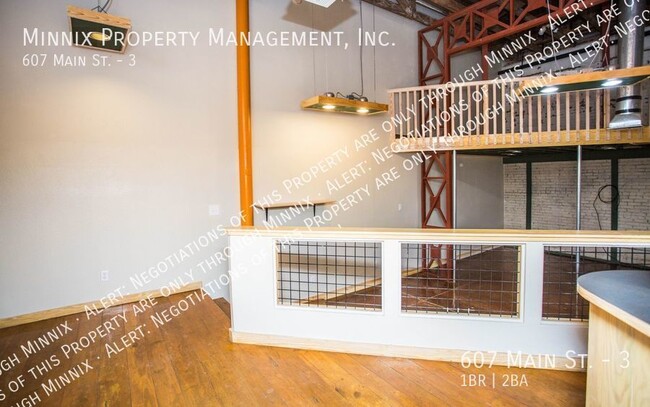 Building Photo - 607 Main St. #03