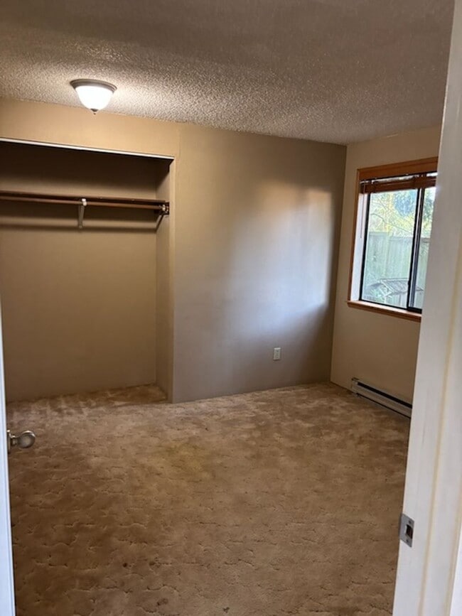 Building Photo - Spacious 3 Bedroom Home for Rent in Whatcom Falls Neighborhood!