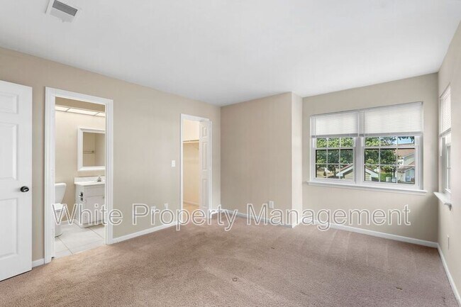 Building Photo - 7825 Renaissance Ct