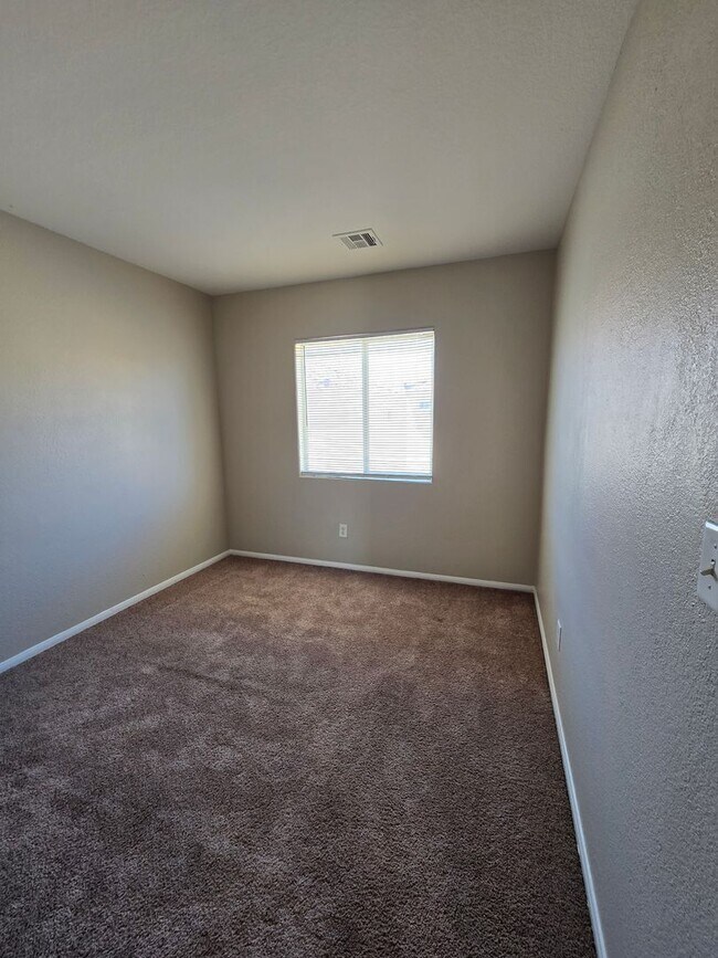 Building Photo - A Fabulous 3 Bed, 2.5 Bath, 2 Story Home W...