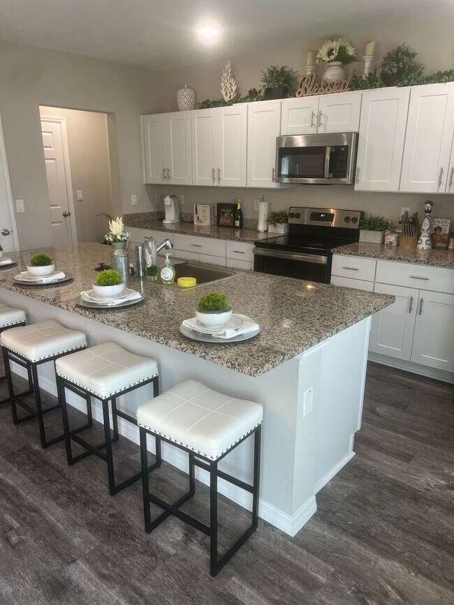 Building Photo - Spacious 5BR House in Winter Haven