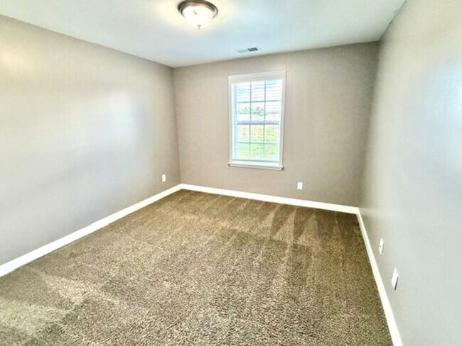 Building Photo - Now Leasing a 5 Bedroom 3 Bath Home In Olive Branch At Stateline