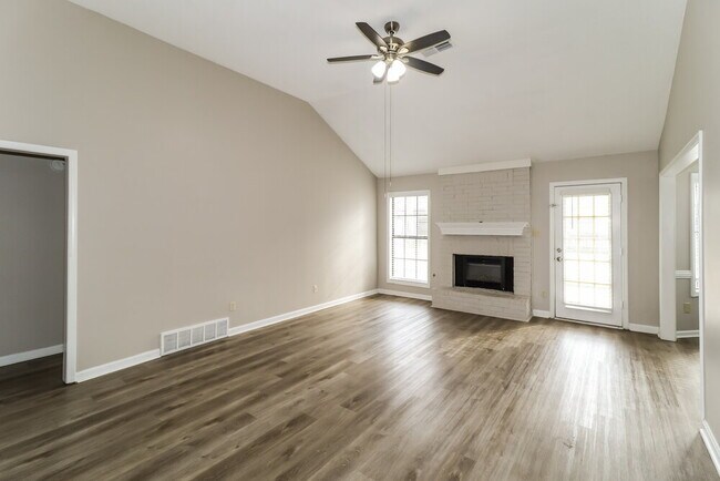 Building Photo - 8607 Sunnyvale St N