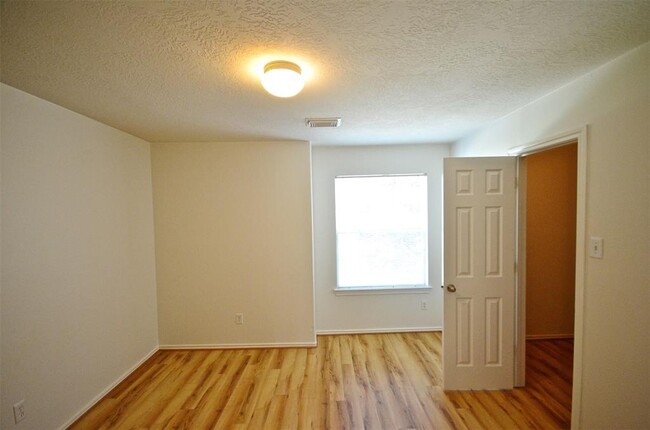 Building Photo - 5614 Redgrove Ln