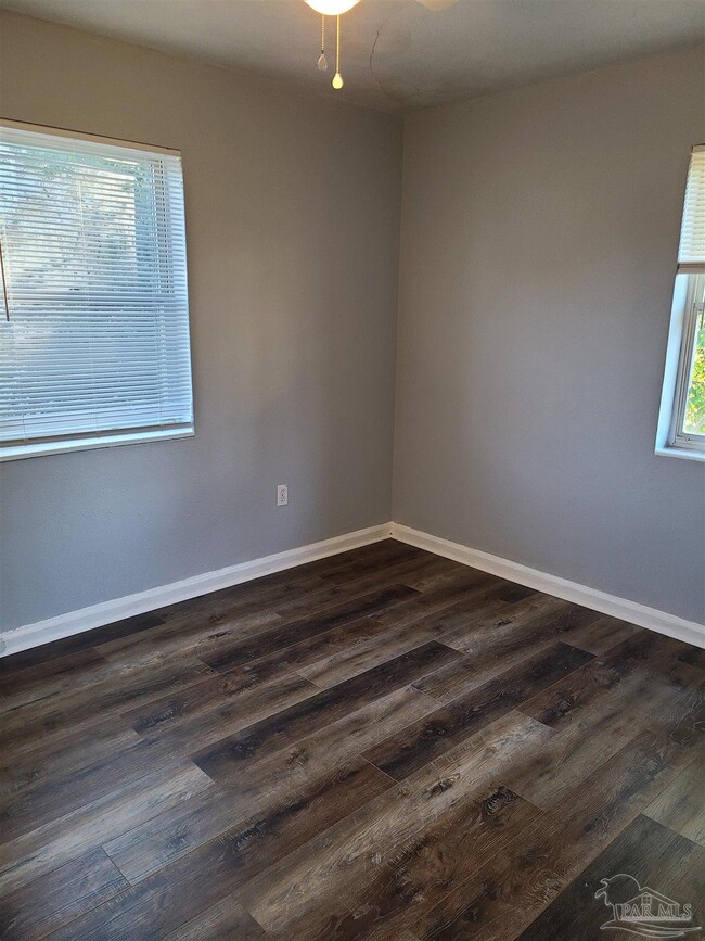 Building Photo - 5549 Mayfair Dr