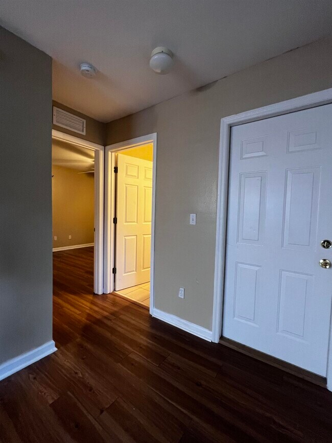 Building Photo - 1833 Nena Hills Dr
