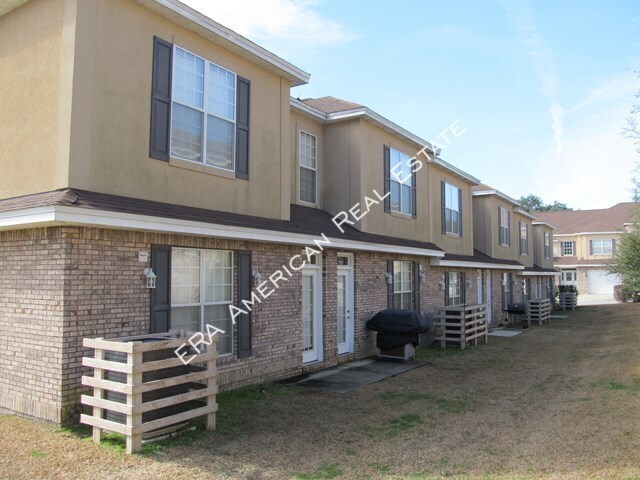 Building Photo - Walton Oaks Townhome!
