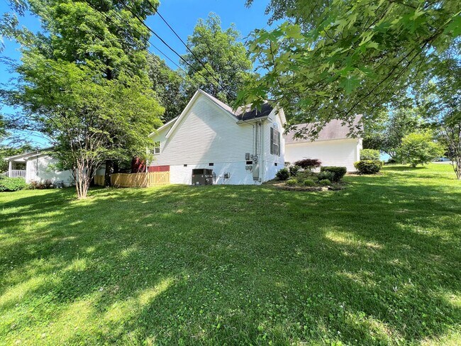 Building Photo - 6017 Tennyson Dr