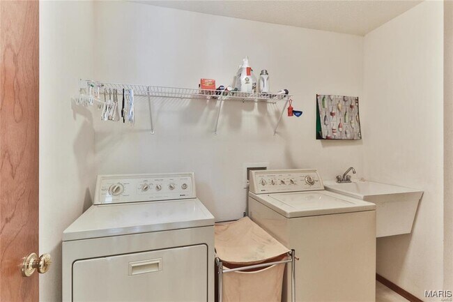 Building Photo - 1106 Illini Dr