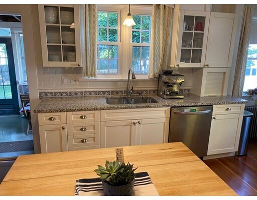 Building Photo - 333 Washington St