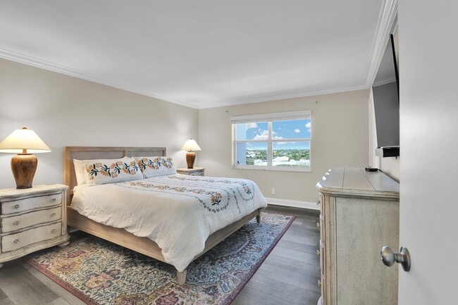 Building Photo - 1169 Hillsboro Mile