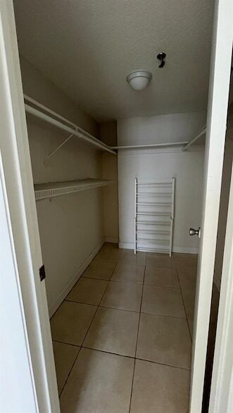 Building Photo - 250 181 Dr