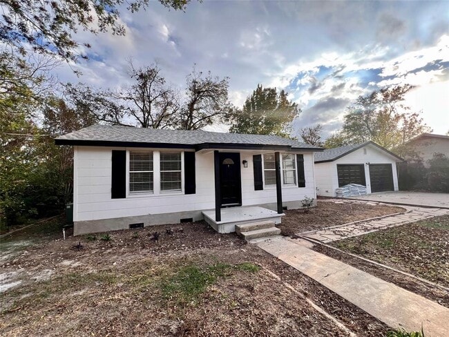 Building Photo - 307 W Gibson