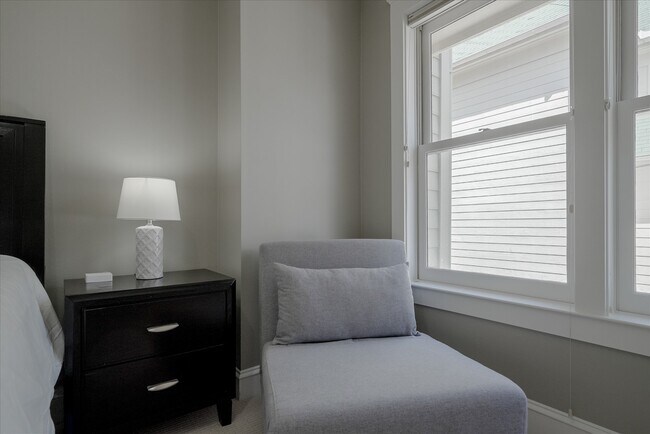 Building Photo - 2618 Thomas Ave