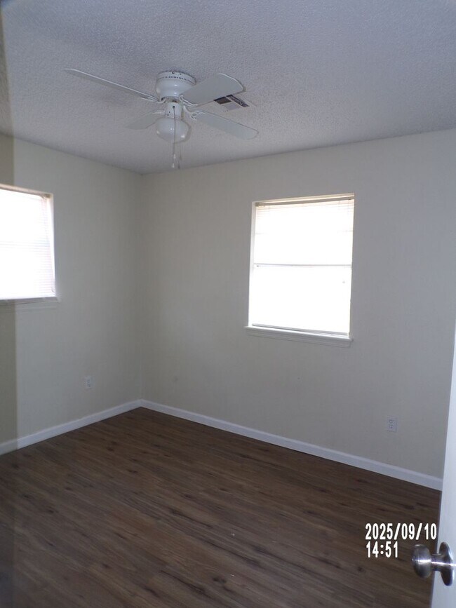 Building Photo - Great home close to Voch-tech, southwester...
